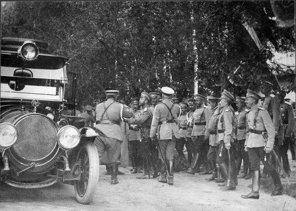 Автомобиль Николая II со свастикой