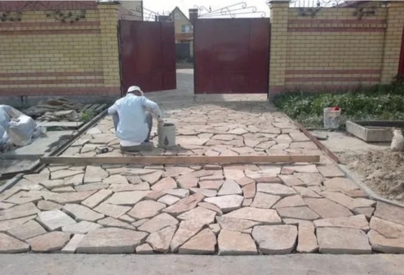 Камень пластушка песчаник двор