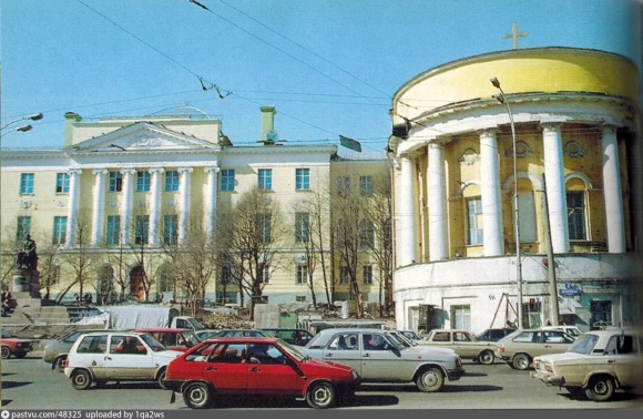 Здание Московского университета на Моховой