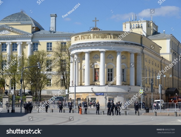 Церковь св Татьяны в Москве на Моховой