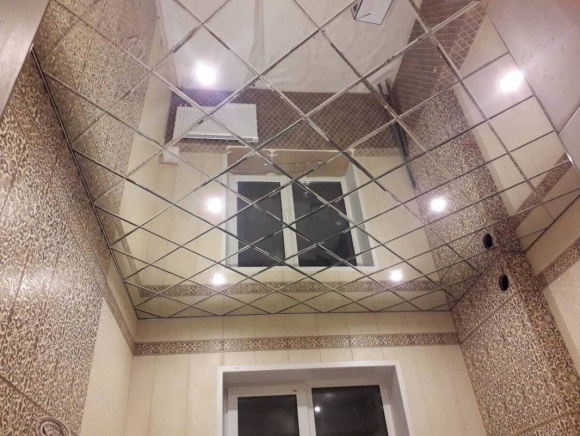 Подвесной потолок зеркальный