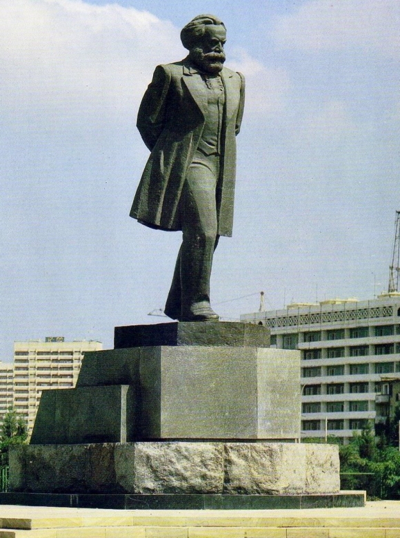 Памятник Карлу Марксу в Баку