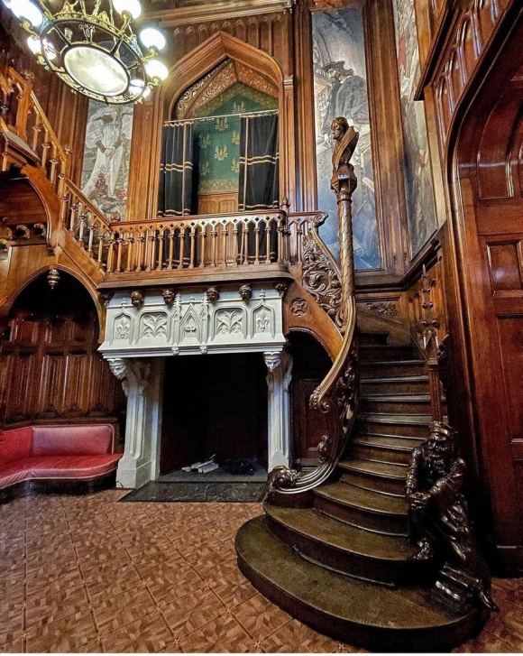 Мраморная лестница