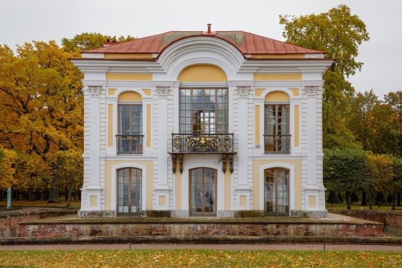 Павильон Эрмитаж в Петергофе