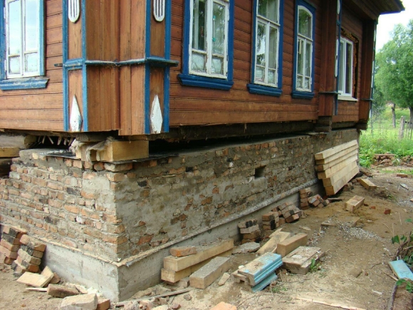 Фундамент старых деревянных домов