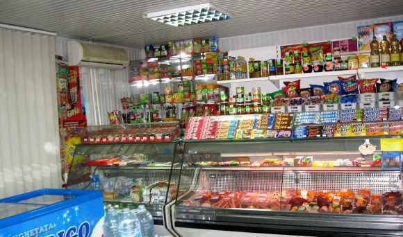 Маленький продуктовый магазин