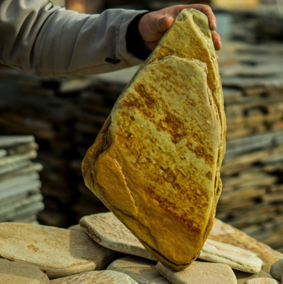 Златолит камень крошка