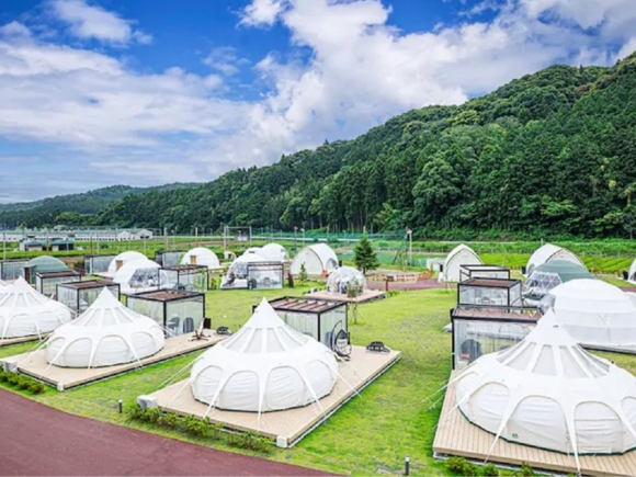 Camping tent