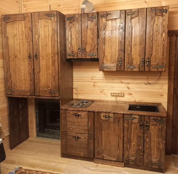 Кухня под старину из дерева