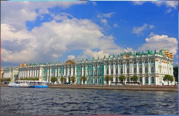 Эрмитаж с Невы