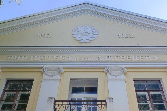 Фасад Кировского завода