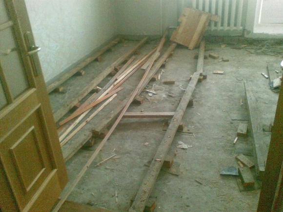 Демонтаж деревянного пола в хрущевке