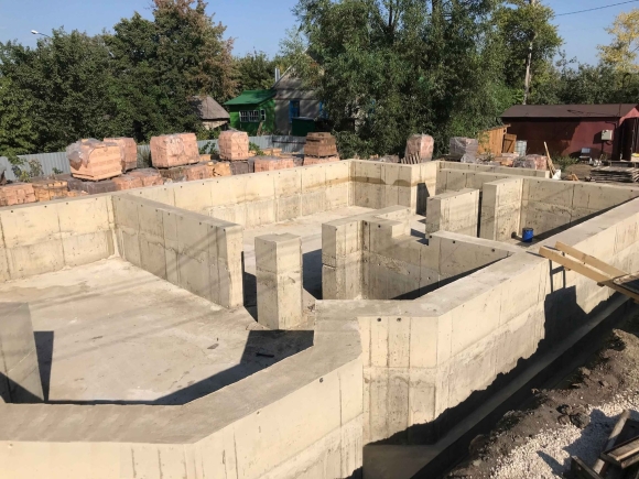 Цокольный фундамент