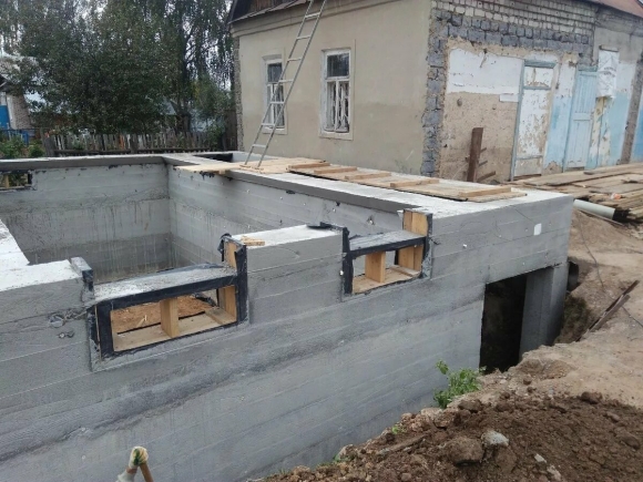 Монолитный цокольный этаж