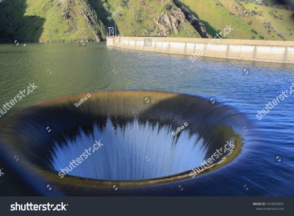 Водосброс плотины Монтичелло
