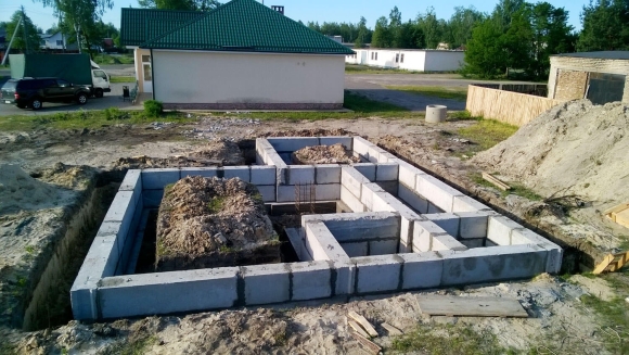 Ленточный фундамент с БЛОКАМИ ФБС