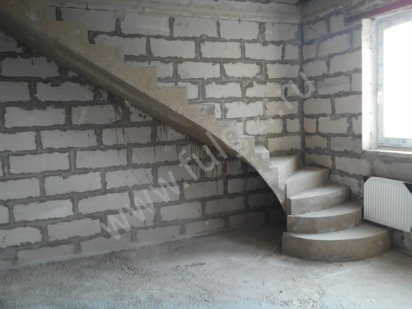 Ступеньки бетонные для мансарда