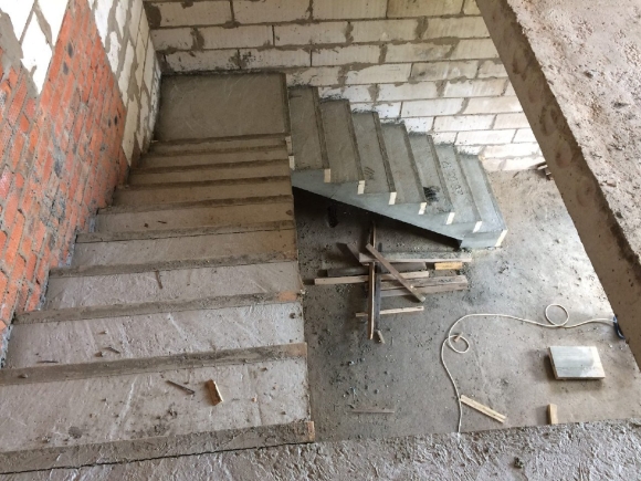 Лестница монолитная железобетонная