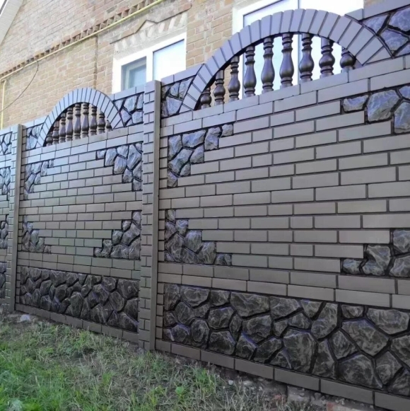 Секционный бетонный забор кумык