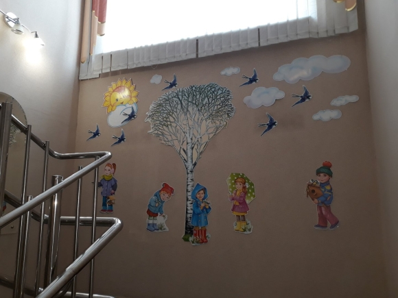 Украшение холла в детском саду
