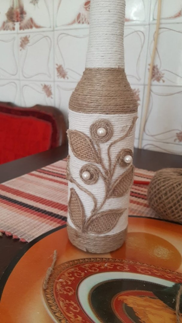 Декор бутылок шпагатом и ракушками