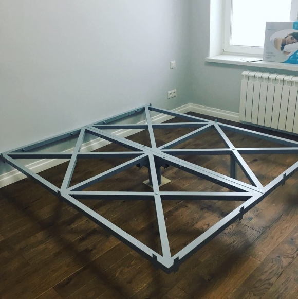 Железный каркас для парящей кровати