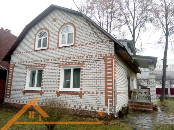 Деревенский дом из кирпича