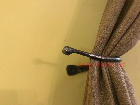 Кованый держатель для штор