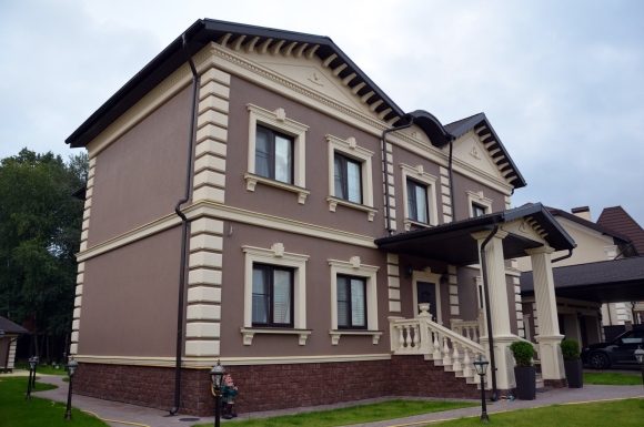 Фасады домов штукатурка