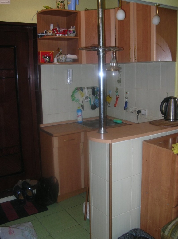 Кухня в комнате в общежитии