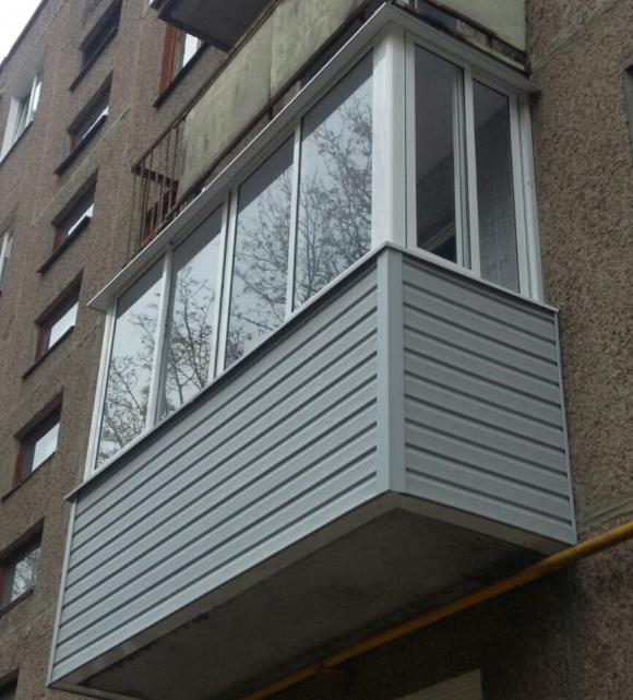 Отделка балкона снаружи