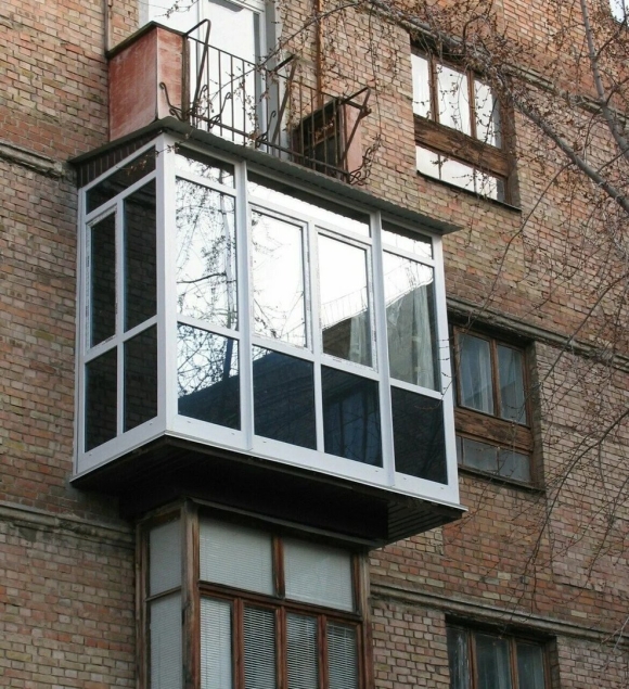 Французское остекление балкона Рехау