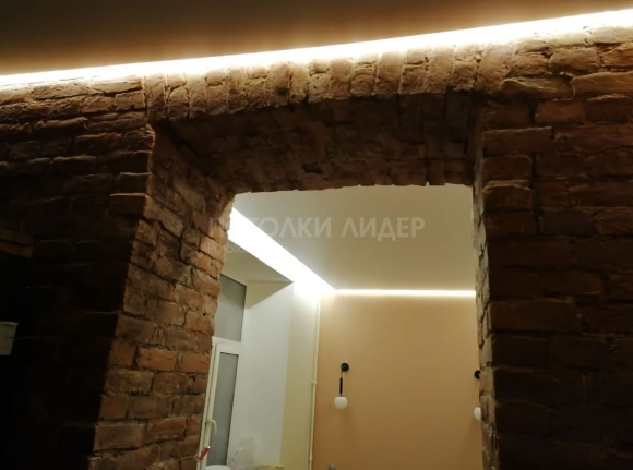 Парящие потолки с декоративными кирпичами