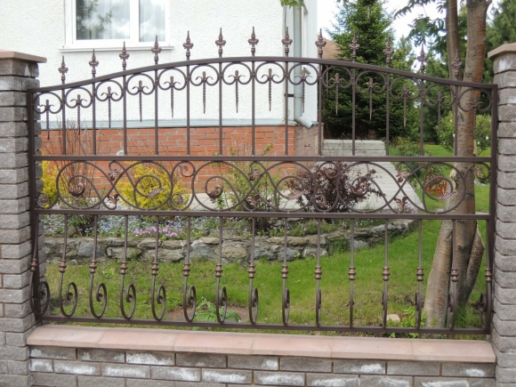 Кованые заборы для частного дома