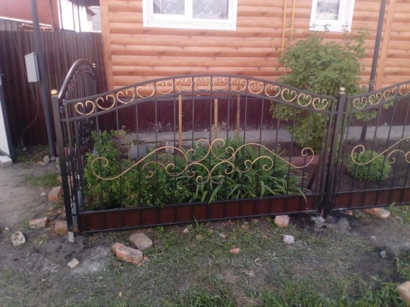Металлический палисадник