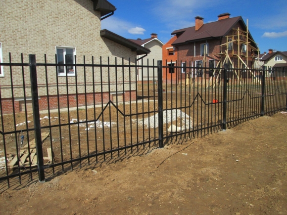 Забор из профилированной трубы