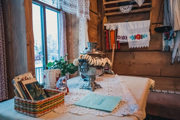 Русская изба изнутри Горница
