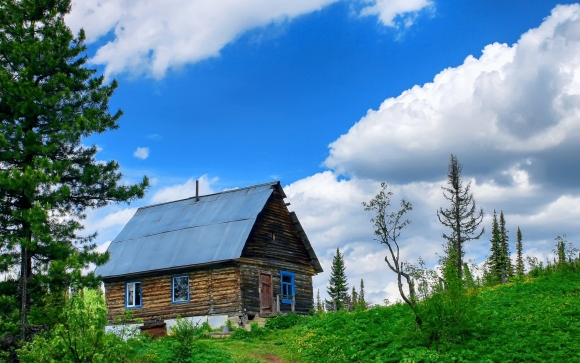 Красивый деревенский домик