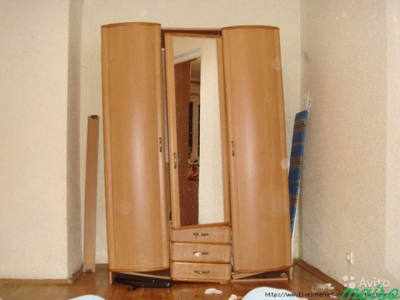 Поломанный шкафчик