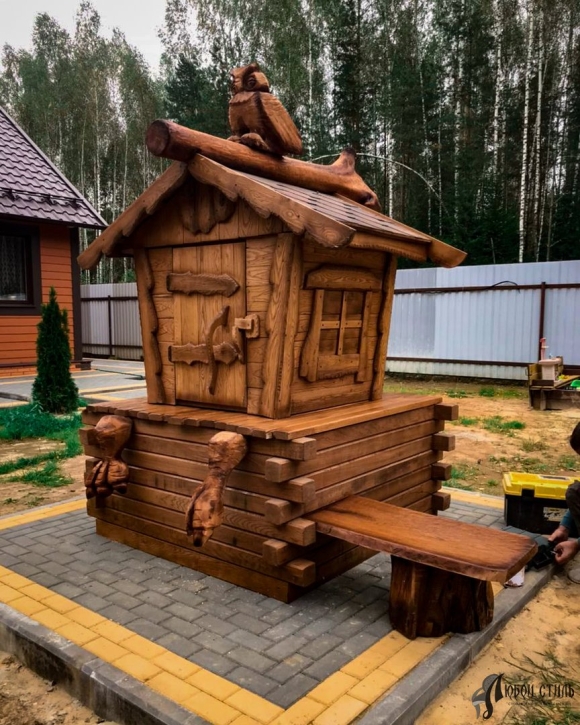 Декоративный домик для колодца