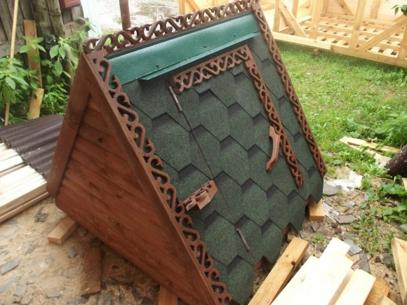 Резные домики для колодцев