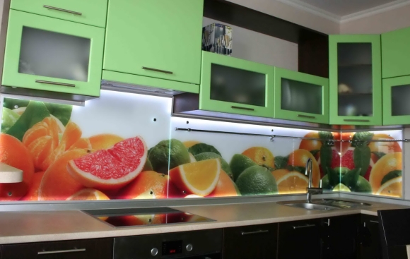 Фартук для кухни из стекла