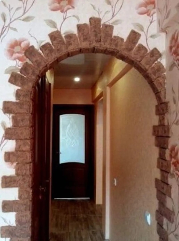 Отделка арки кирпичиками