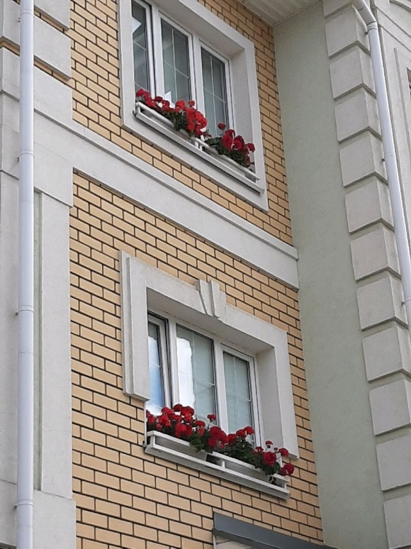 Цветочница на окно