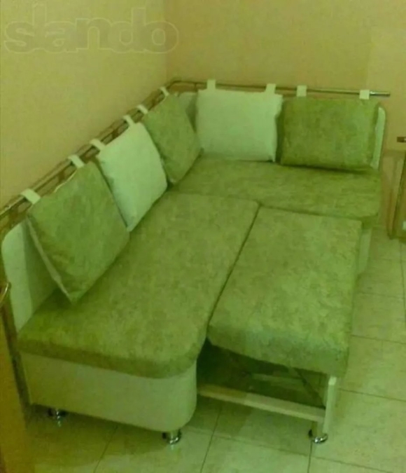 Угловой кухонный уголок со спальным местом