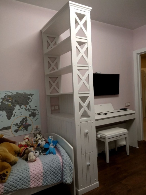 Стеллаж для зонирования комнаты