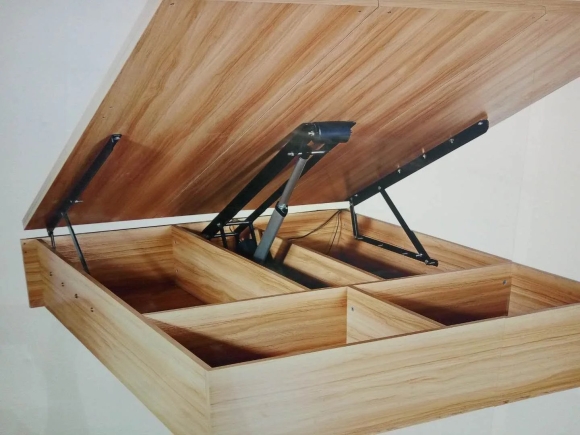 Газлифт для люка на чердак