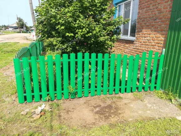Палисад из штакетника металлического