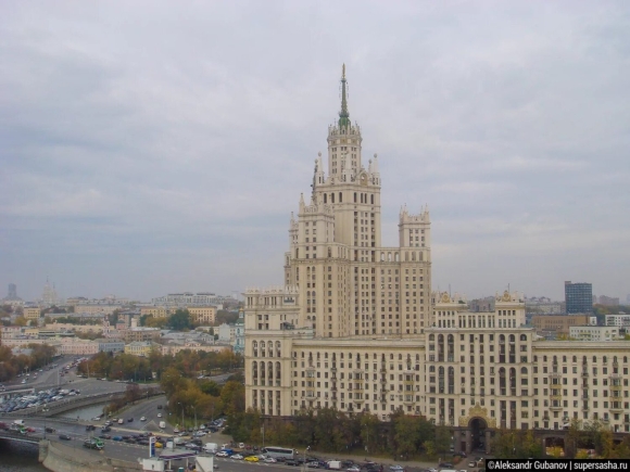 Сталинская высотка в Москве на Котельнической набережной
