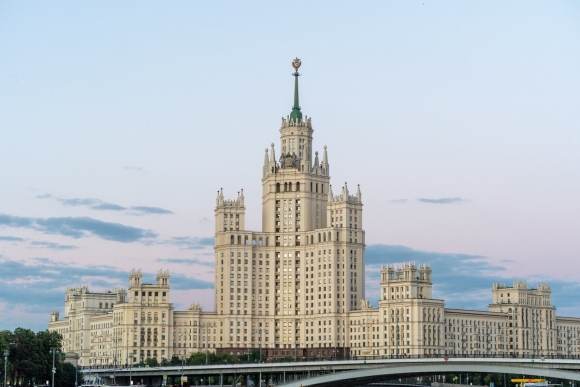 Сталинская высотка в Москве на Котельнической набережной